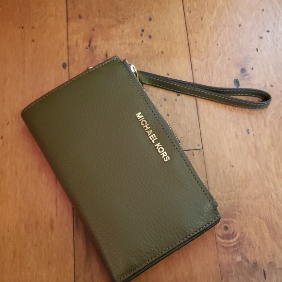 Michael Kors Aria Bag with Wallet - Picture 2 of 6